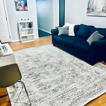 Entire 2-Bed Private Apt - Ewr/Nyc/Outlet Mall นูวาร์ก ภายนอก รูปภาพ