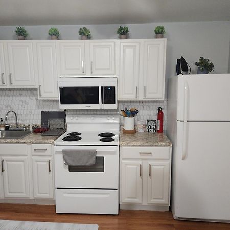 Entire 2-Bed Private Apt - Ewr/Nyc/Outlet Mall นูวาร์ก ห้อง รูปภาพ