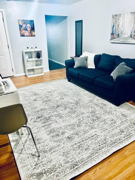 Entire 2-Bed Private Apt - Ewr/Nyc/Outlet Mall นูวาร์ก ภายนอก รูปภาพ